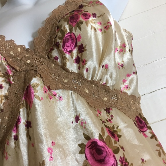 Sexy Satin & Lace Camisole Top - Picture 2 of 8